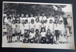 #15    Photo Noir Et Blanc Garçon Fille Photo D’école Photo De Groupe / Boy Girl School Photo Group Photo - Anonyme Personen