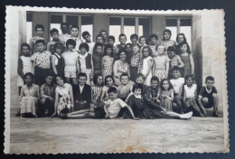 #15    Photo Noir Et Blanc Garçon Fille Photo D’école Photo De Groupe / Boy Girl School Photo Group Photo - Anonyme Personen