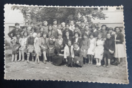 #15    Photo Noir Et Blanc Garçon Fille Photo D’école Photo De Groupe / Boy Girl School Photo Group Photo - Anonyme Personen