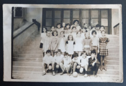 #15    Photo Noir Et Blanc Garçon Fille Photo D’école Photo De Groupe / Boy Girl School Photo Group Photo - Anonyme Personen