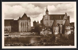 AK Marienburg / Malbork I. Westpr., Haupthaus Des Deutschen Ritterordens, Westseite Des Hoch- Und Mittelschloss  - Westpreussen