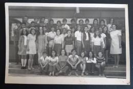 #15  Photo Noir Et Blanc Garçon Fille Photo D’école Photo De Groupe / Boy Girl School Photo Group Photo - Anonyme Personen