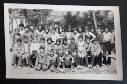 #15  Photo Noir Et Blanc Garçon Fille Photo D’école Photo De Groupe / Boy Girl School Photo Group Photo - Anonyme Personen