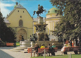 AK 216624 AUSTRIA - Innsbruck - Leopoldsbrunnen - Hofburg Mit Schwarzmanderkirche - Innsbruck