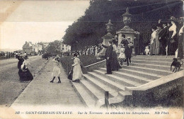 *CPA - 78 - SAINT GERMAIN En LAYE - Sur La Terrasse En Attendant Les Aéroplanes - Très Animée - St. Germain En Laye