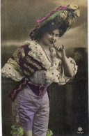 Portrait Jeune Femme Chapeau Pailletée RV - Mujeres