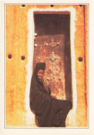 MAURITANIE - Mauritianienne - Femme En Train De Se Reposer Au Seuil De Sa Maison - Oualata - Dessert - Carte Postale - Mauretanien