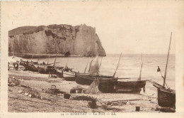 76 ETRETAT. Barques De Pêcheurs Dans Le Port 1929 - Etretat