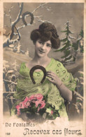 O7 - Carte Postale Fantaisie - Femme - Fer à Cheval - De Fontaines Recevez Ces Fleurs - Vrouwen