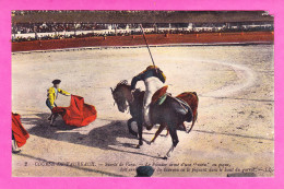 Corrida-25P64 Course De Taureaux, Suerte De Vara, Le Picador Doit Arrêter L'élan Du Taureau, Cpa  - Corrida