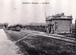 Photo 24.0 X 18.0 Cm  - Chemin De Fer Du Beaujolais - Gare De SARCEY ( Rhone )  - Retirage - Trains