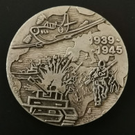 MEDAILLE WW2 GUERRE 1939 1945 / 40mm 26.3g - Autres & Non Classés