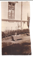 Photo Originale , Enfant En Charrette Bois , Dim. 5.5 Cm X 10.5 Cm - Anonymous Persons