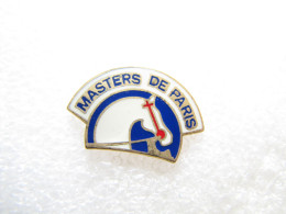 RARE  PIN'S    MASTERS  DE PARIS   ÉQUITATION      Email Grand Feu - Other & Unclassified