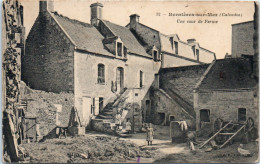 14 BERNIERES-sur-MER - Une Cour De Ferme - Other & Unclassified