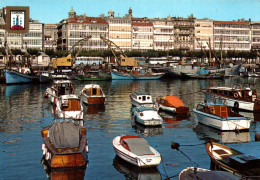 CPM - LA CORUNA - Le Bassin Et Les Galeries De La Marine (bateaux) - Edition Dominguez - La Coruña