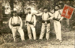 MILITARIA - Carte Postale - Groupe De 4 Soldats - L 152207 - Personaggi