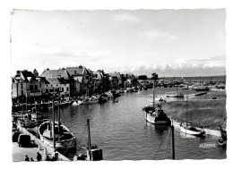 (44). Loire Atlantique. Le Croisic. (4) Quais Port 1960 Petit Manque Face Ant Peu Visible & (5) Déchirure 0.5cm 1958 - Le Croisic