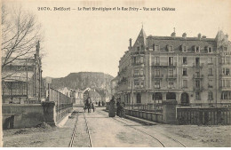 90 BELFORT #AS39093 LE PONT STRATEGIQUE ET LA RUE FRERY VUE SUR LE CHATEAU - Belfort - Stad