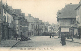 35 DOL DE BRETAGNE #MK52136 GRANDE RUE LA MAIRIE - Dol De Bretagne