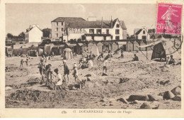 29 DOUARNENEZ #DC51743 SCENE DE LA PLAGE CHATEAU DE SABLE TENTES VACANCIERS - Douarnenez