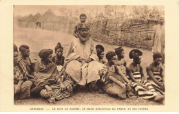 CAMEROUN AB#MK907 LE CHEF DE NGAMBE SA SOEUR DIRECTRICE DU HAREM ET SES FEMMES - Cameroun