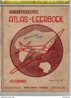 BOEK 0101  - Aardrijkskunde Atlas-leerboek - 1944 - 68 Blz; - Lagere School 4 De Graad -  Door Eenige Leeraars - Escolares