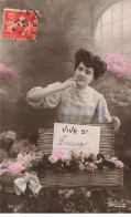 FETES VOEUX AC#MK719 VIVE SAINT LUCIEN UNE FEMME ET DES FLEURS - Sonstige & Ohne Zuordnung