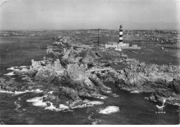 29 ILE D OUESSANT AD#MK446 LA POINTE DE PERN ET VUE D ENSEMBLE SUR LE PHARE DU CREACH VUE AERIENNE - Ouessant