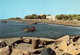 GRECE - Thira - Perissa - Une Vie De La Plage - Bateau - Mer - Animé - Carte Postale - Grèce