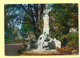 59. LILLE – Le Square Foch Et La Statue De Desrousseaux  (Auteur Du P'tit Quinquin) - Lille