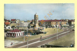 59. DUNKERQUE - Place Du Minck, (animée) (vélos, Vieille Voitures) CPSM - Dunkerque