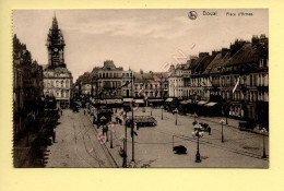 59. DOUAI - Place D'Armes (animée) (voir Scan Recto/verso) - Douai