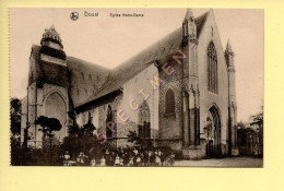 59. DOUAI - Eglise Notre-Dame (animée, Groupe Avec Enfants) (voir Scan Recto/verso) - Douai