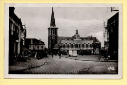 59. SOMAIN – Place Hôtel De Ville Et Eglise (animée) (camions Et Matériels Forains)  CPSM - Other & Unclassified