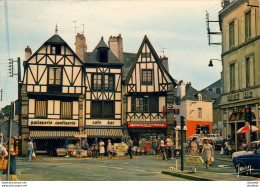 D56   AURAY  La Place De La République Et Ses Vieilles Maisons   ......  éditeur Jean à Audierne N°23.951-1 - Bretagne