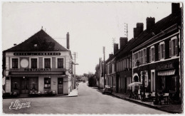 89 - B23170CPSM - ARCES - La Place - Hotel Du Commerce - 2 CV - Très Bon état - YONNE - Otros & Sin Clasificación