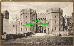 R597651 Henry VIIIs Gateway. Windsor Castle. 1926 - Monde