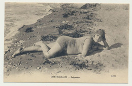 CHATELAILLON - Carte Fantaisie Femme - Baigneuse - Femmes