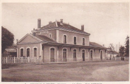 La Gare : Vue Extérieure - Neuville En Poitou