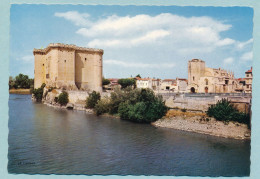 TARASCON-SUR-RHONE - Au Bord Du Rhône, Le Château Et L'Eglise Ste-Marthe - Tarascon