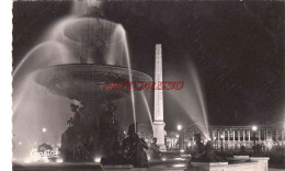 CPSM PARIS - PLACE DE LA CONCORDE - LA NUIT - Squares