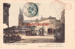 CPA CHALONS SUR MARNE - PLACE GODART UN JOUR DE MARCHE - Châlons-sur-Marne