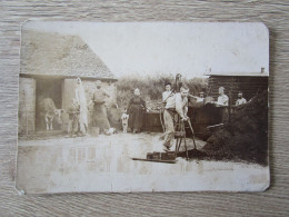 PHOTO SUR CARTON BRETAGNE FERME INTERIEURE COUR ANIMEE VACHE CHIEN FABRIQUE - Places