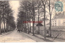 CPA HOUDAN - AVENUE DE LA REPUBLIQUE - Houdan