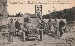 CPA - Neufmoutiers - Place De L'église - Groupe De Soldats Français Et Allemands - Guerra 1914-18