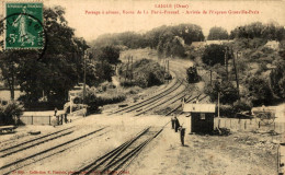 LAIGLE PASSAGE A NIVEAU ROUTE DE LA FERTE FRESNEL ARRIVEE DE L'EXPRESS GRANVILLE PARIS - L'Aigle