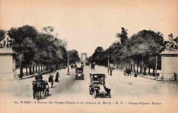 75 - PARIS _S28529_ L'Avenue Des Champs Elysées Et Les Chevaux De Marly Automobile - Sonstige & Ohne Zuordnung