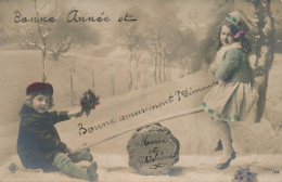 BONNE ANNEE.  KINDEREN OP WIPPLANK.  CARTE PHOTO        2 SCANS - New Year