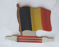 FIGURINE PUBLICITAIRE PLAQUE En Métal DRAPEAU DRAPEAURAMA ALSACIENNE BELGIQUE 1961 - Autres & Non Classés